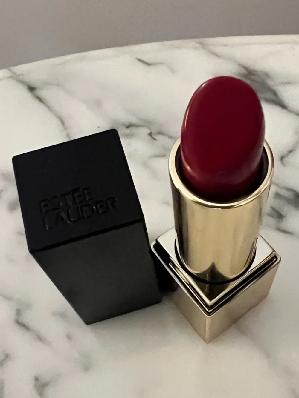 Classic Deep Pink Lipstick 490 Confident New